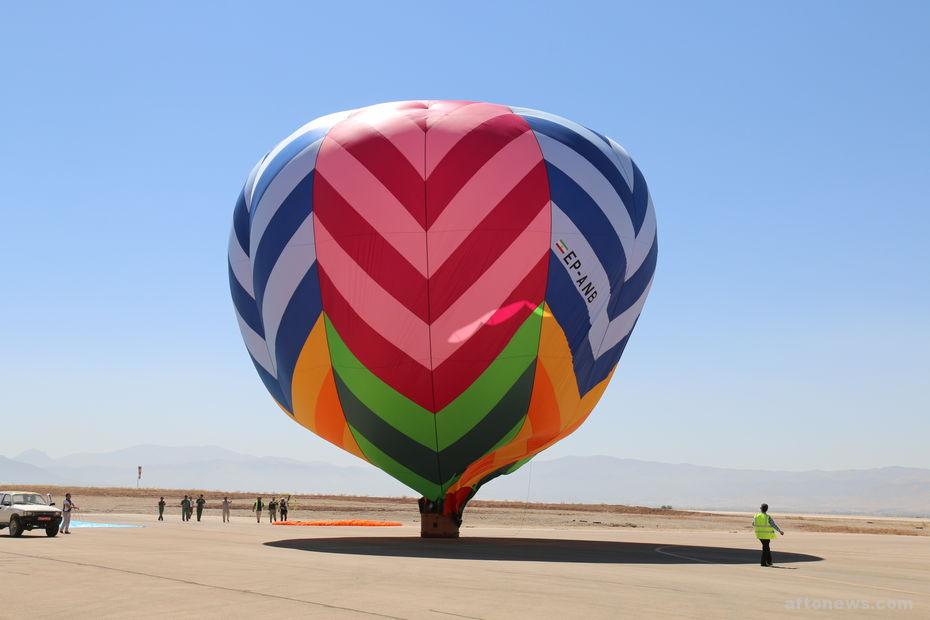 جشنواره ورزشهای هوایی در یاسوج آغاز شد/پرواز مسئولان بر فراز شهر یاسوج/ خطری که به خیر گذشت/ تصاویر